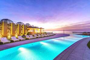 Infinity pool