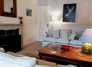 Salon confortable, 2 canapes, SmartTV Netflix. 
Comfortable Living Room Smart TV