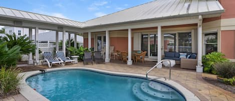 9 Palms Pool Deck