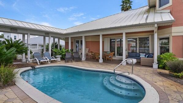 9 Palms Pool Deck