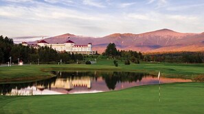 Mount Washington Hotel golf course - lfew minutes away from your location 1.25 m