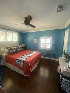 Front bedroom - Queen bed plus Bath with Shower/Tub