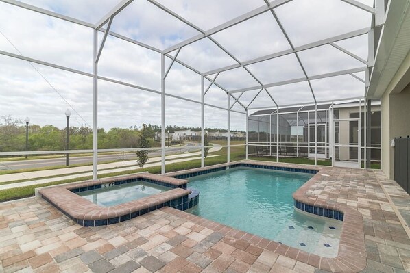 Private Swimming Pool and Jacuzzi