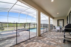 Big Patio with BBQ grill, swimming pool, spa, dining set