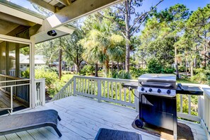 Private Deck & Grill