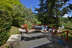 Exclusive equipped terrace on the pool