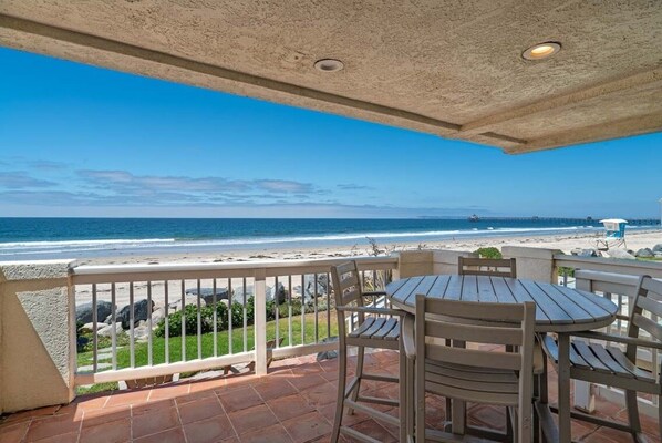 Unobstructed elevated ocean view. 