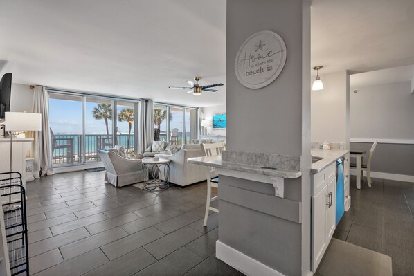 Entry into Sunny Dippin' open concept layout
