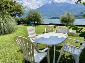 Tabelle, Möbel, Wolke, Stuhl, Pflanze, Wasser, Tisch Im Freien, Natürliche Landschaft, Gartenmöbel, Himmel