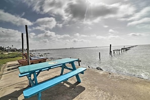 Outdoor Space | Picnic Table | Lounge Chairs | Bayfront