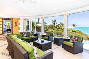 The large screened living room at South Seas offer the perfect place to enjoy the tropical breeze and ocean views.