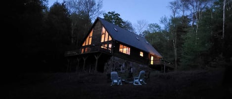 Aguaviento cabin at dusk