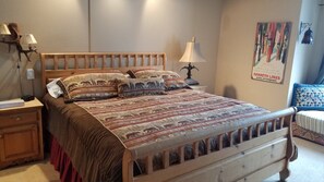 Bedroom 1 - King bed