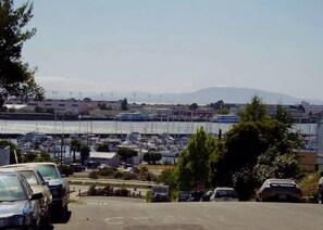 Located in the waterfront near the yacht club and nature trails by the Napa Riverfront. Guest can walk to the ferry terminal or transit hub to connect to many Bay Area attractions. A ferry ride into San Francisco is a treat in itself!