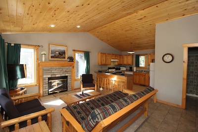 Cabin, NOT  a condo,  minutes to Resort, WiFi (ML2)