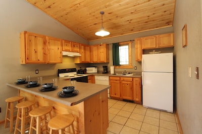 Cabin, NOT  a condo,  minutes to Resort, WiFi (ML2)