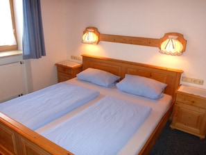 Ferienwohnung Nr. 16 für 2-4 Pers., 50 m², 2 SZ, Wohnraum mit Kochnische, T-Schlafzimmer