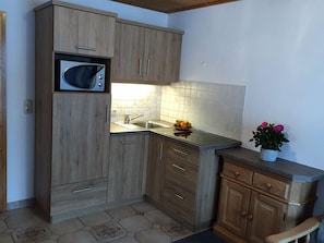 Ferienwohnung Nr. 16 für 2-4 Pers., 50 m², 2 SZ, Wohnraum mit Kochnische, T-Küche