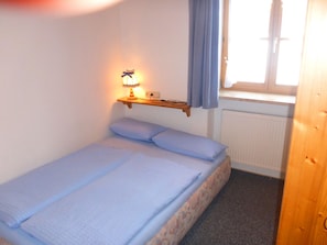 Ferienwohnung Nr. 16 für 2-4 Pers., 50 m², 2 SZ, Wohnraum mit Kochnische, T-Kinderzimmer