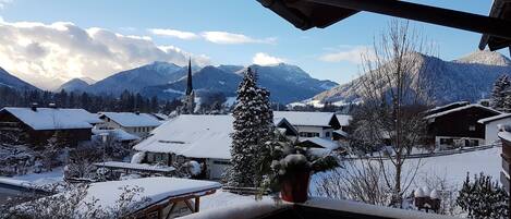 Ferienwohnung Zirbelstube u. Mansarde 70 qm, Wohnschlafz. 2 Schlafz. Terr., WLAN-Winter-Ausblick vom Balkon