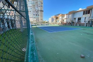 Play tennis?
