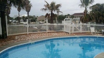 New Summer rates Southern Peach 6 bedroom Home! Private Pool
