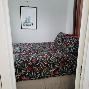 Full size bed 