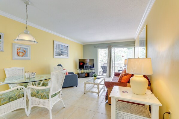 Longboat Key Vacation Rental | 1BR | 1BA | 831 Sq Ft | Steps to Enter