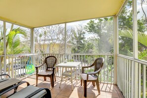Screened-In Porch
