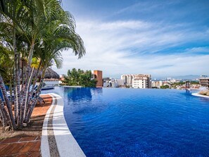 Heated Infinity Pool 