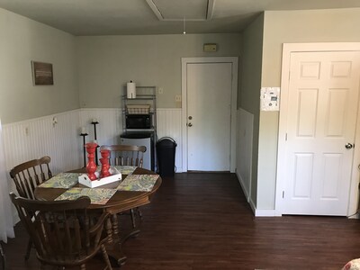 The Hidden Suite-Central location for all of Waco