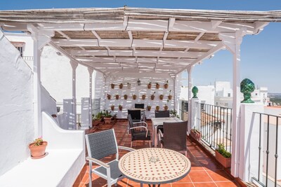 Rustic Holiday Apartment "Casa La Costanilla Apartamento A" with Roof Terrace and Wide View, Air Conditioning, Wi-fi & SAT-TV