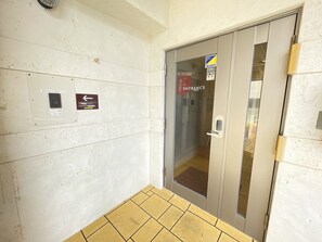 施設の正面