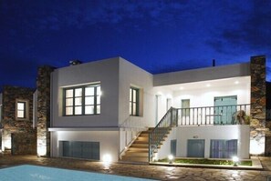 Deluxe Crete Villa | Villa Kalippo | 4 Bedroom | Private Pool | Sea View | Sitia