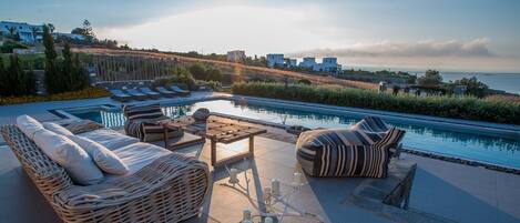 Luxury Paros Villa | Sea View  Villa | Sleeps up to 8 People | Private Pool & Close to Golden Beach | Tserdakia