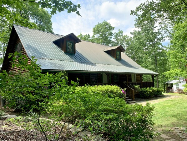 Main lodge with outdoor entrance to the two-bedroom suite