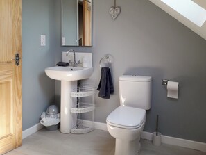 Bathroom | Heron’s Nest, Bourton-on-the-Water