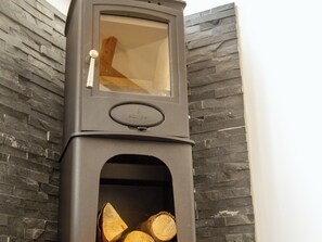 Cosy wood burner | Puffin Lodge - Seabird Lodges, Bempton