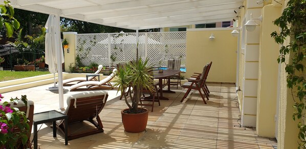 Cottage Cabernet - Veranda with Outdoor Furniture