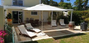 Cottage Cabernet - Veranda with Outdoor Furniture