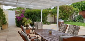 Cottage Cabernet - Veranda with Outdoor Furniture