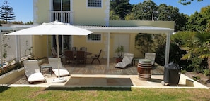 Cottage Cabernet - Veranda with Outdoor Furniture