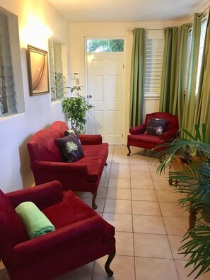 Welcome to the cozy jewel-toned foyer with lovely tropical plants to greet you!