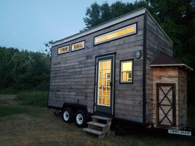 The tiny house experience of a lifetime, minutes from SLU, Clarkson,hikingtrails