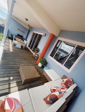 Outdoor living/dining space