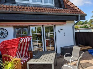 Terrasse mit Strandkorb