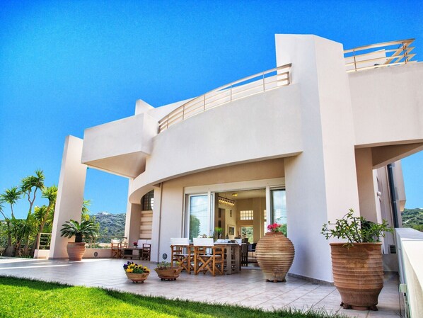 https://cdn.webhotelier.net/photos/w=1920/ivory-creti/L365466.jpg