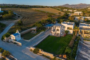 Executive Paros Villa | 5 Bedrooms | Villa Beachfront Supreme | Beachfront Sea Views & Private Pool | Ampelas