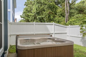 BB37: The E Gull Has Landed | Hot Tub