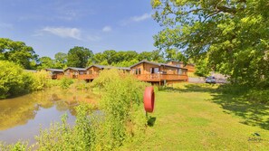 Poppy Lodge with views over Lakes and Ashey Valley 